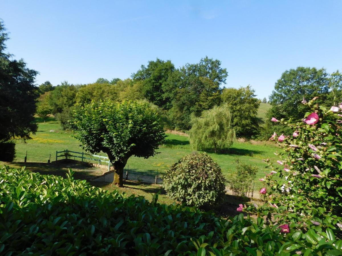Naves  Du Coq A L'Ame Bed & Breakfast エクステリア 写真
