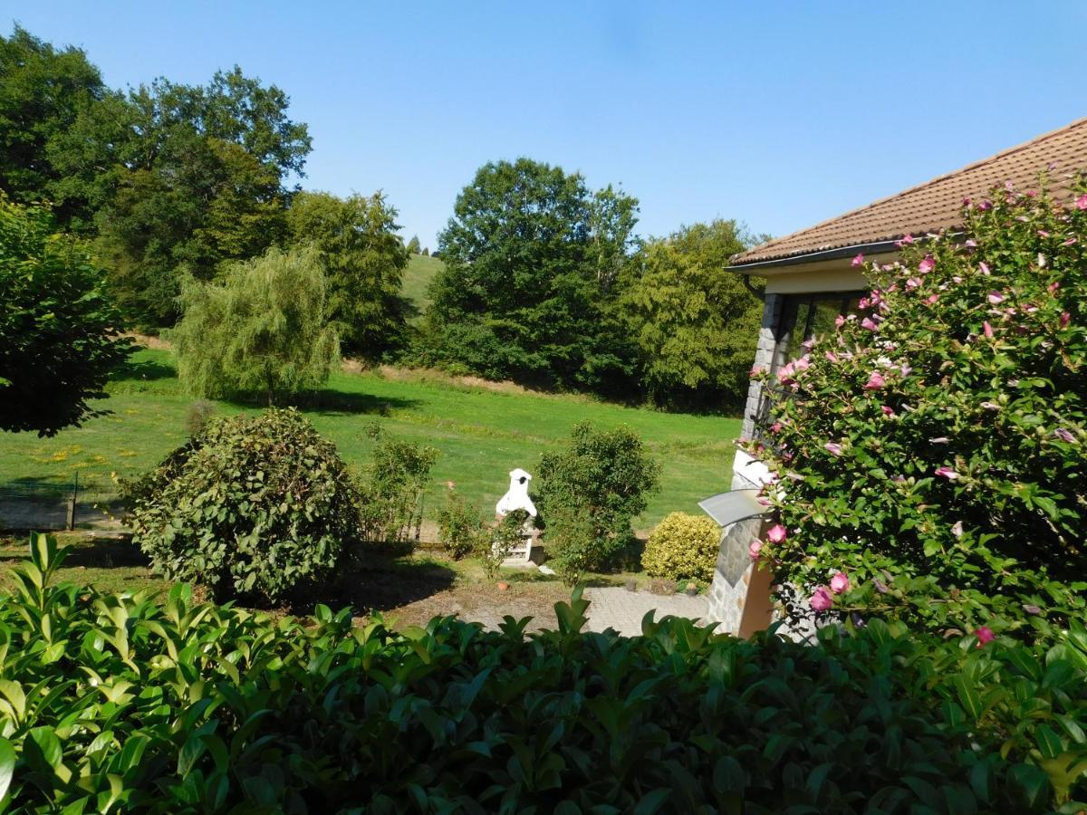 Naves  Du Coq A L'Ame Bed & Breakfast エクステリア 写真