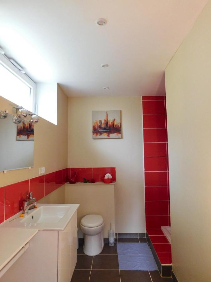 Naves  Du Coq A L'Ame Bed & Breakfast エクステリア 写真