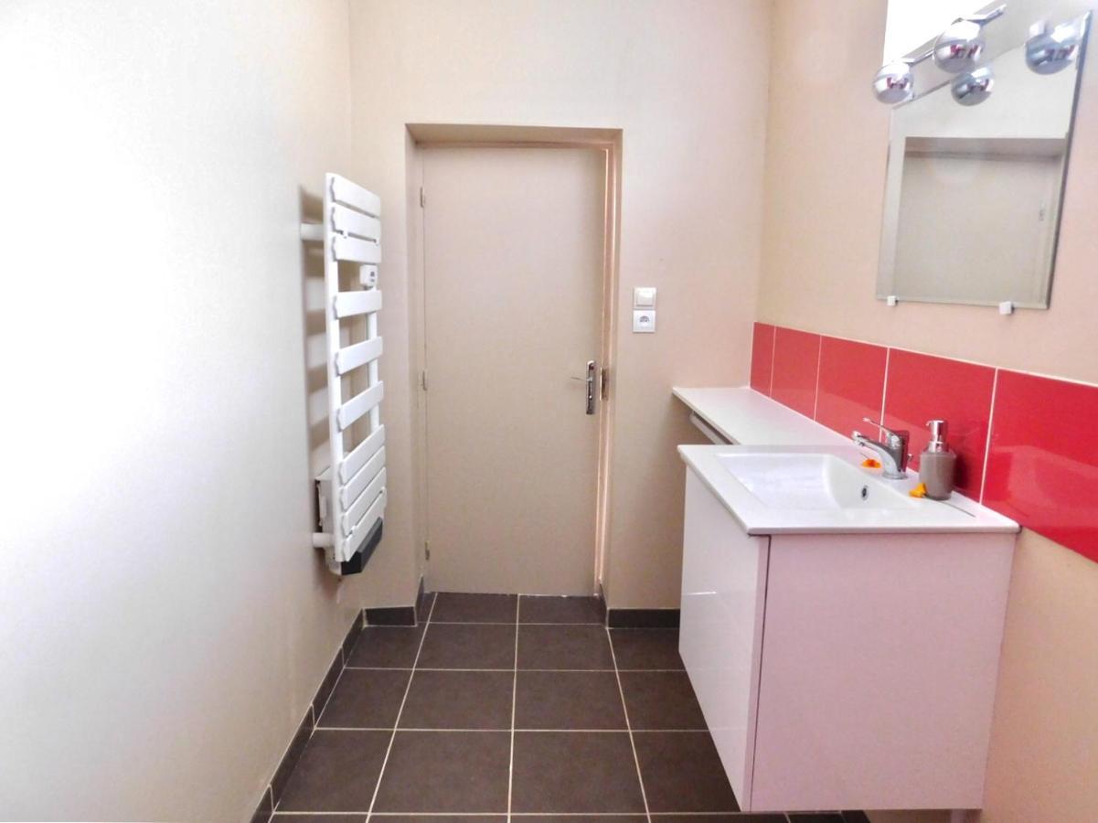 Naves  Du Coq A L'Ame Bed & Breakfast エクステリア 写真