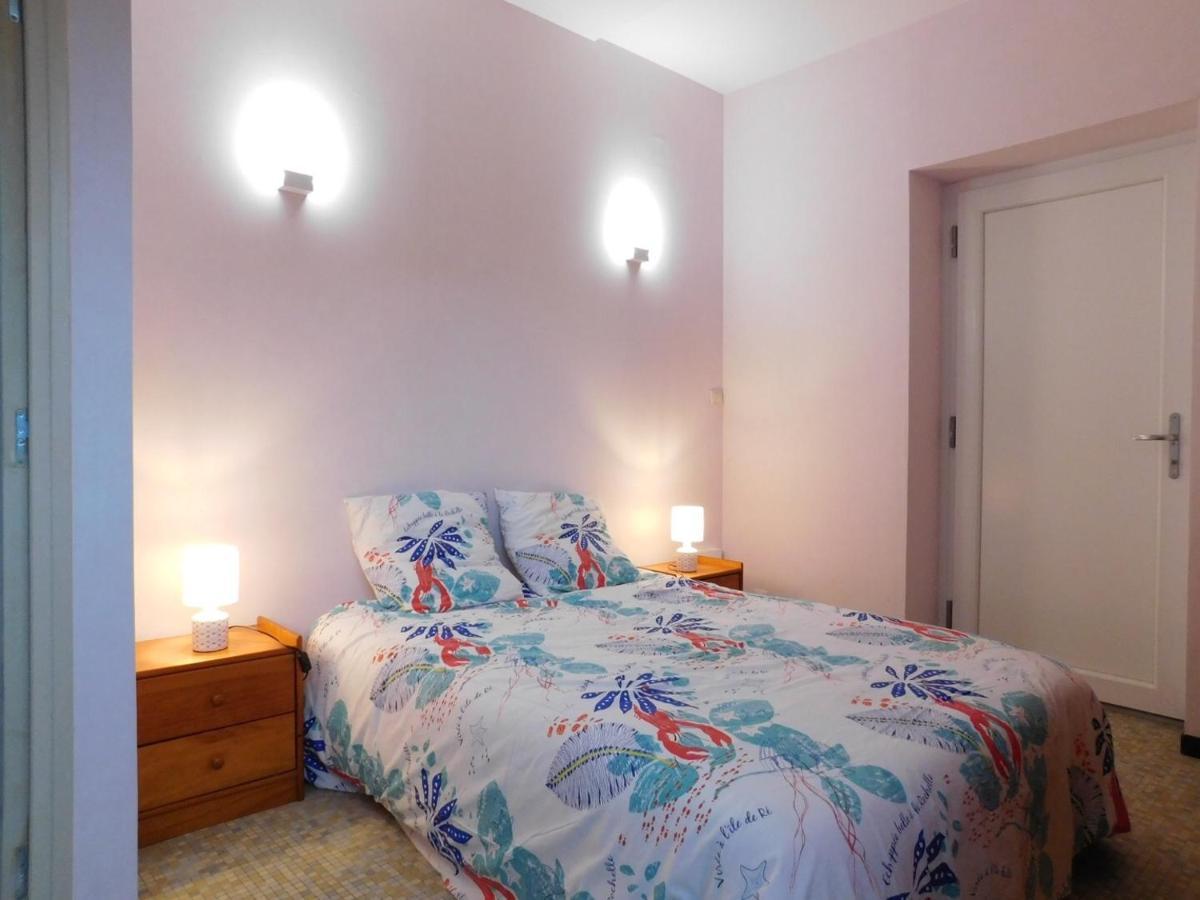 Naves  Du Coq A L'Ame Bed & Breakfast エクステリア 写真
