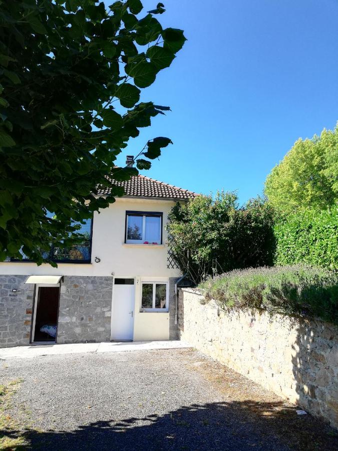 Naves  Du Coq A L'Ame Bed & Breakfast エクステリア 写真