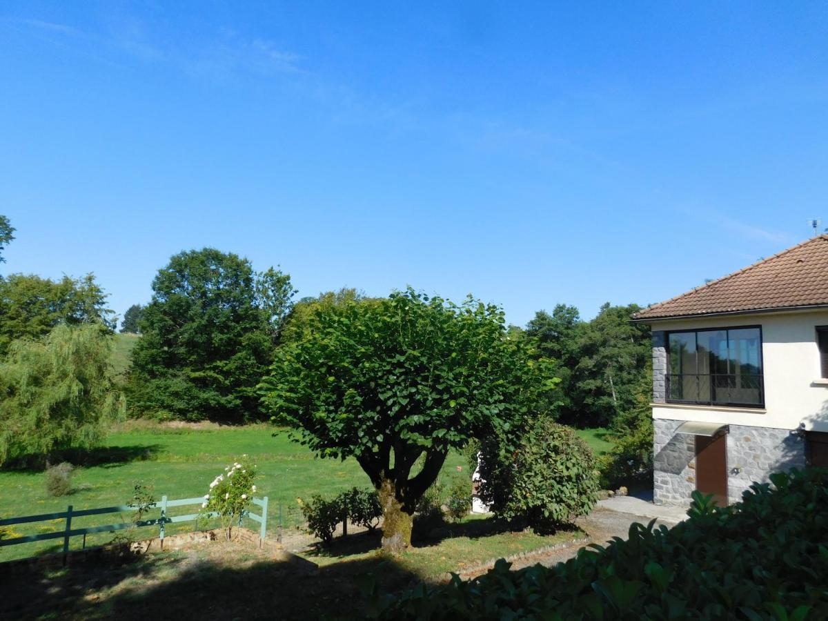 Naves  Du Coq A L'Ame Bed & Breakfast エクステリア 写真